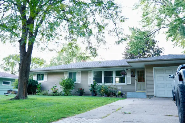 2819 Farrington Street, Roseville, MN 55113
