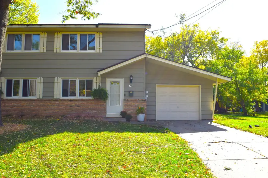 819 & 821 55th Avenue N, Brooklyn Center, MN 55430 - #3