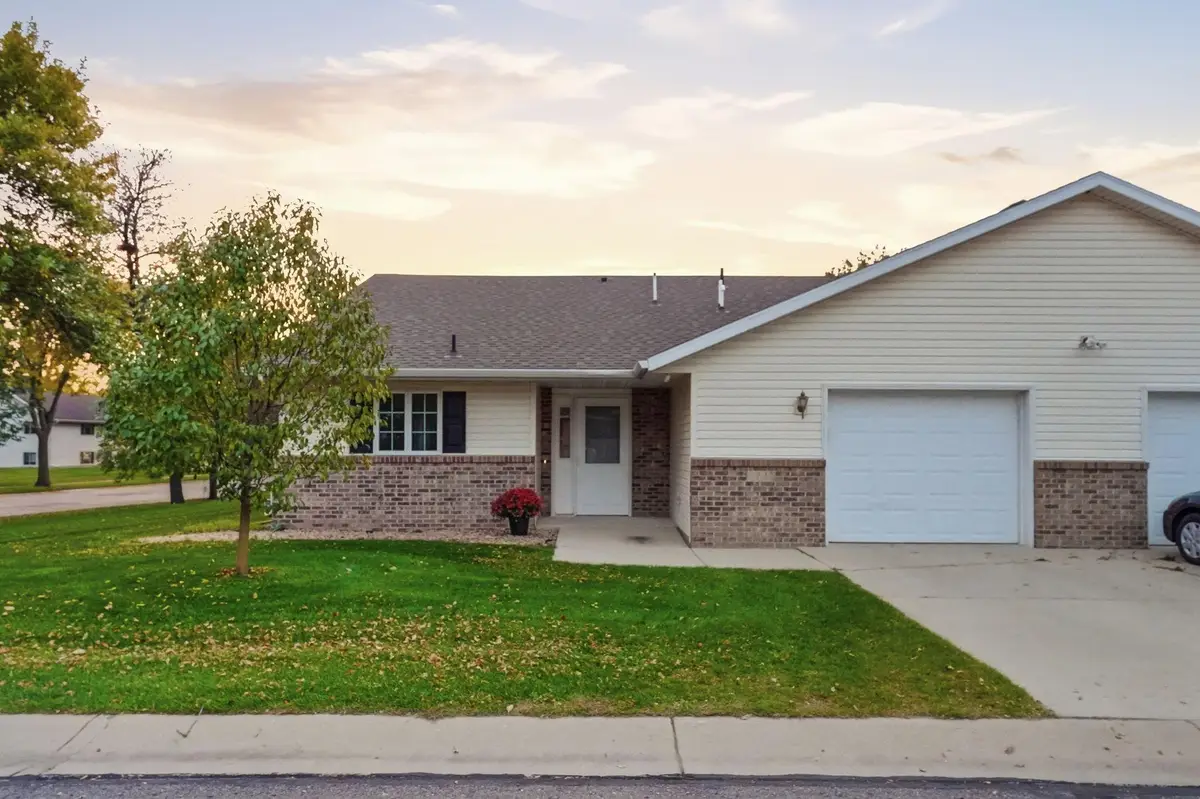 324 Valley View Drive Se, Willmar, MN 56201 - #1