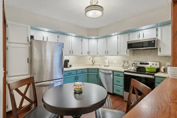 2445 Londin Lane E #212, Maplewood, MN 55119