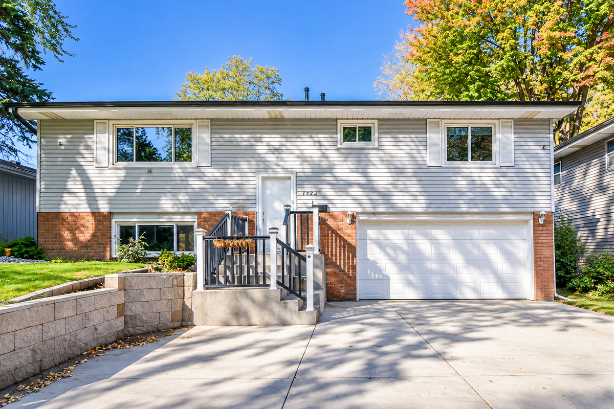 1325 42 1/2 Avenue Ne, Columbia Heights, MN 55421 - #1