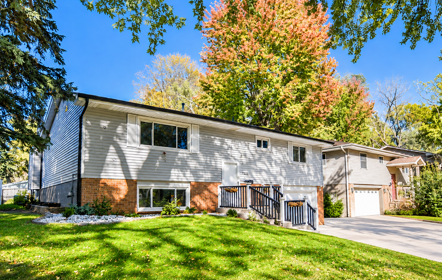 1325 42 1/2 Avenue Ne, Columbia Heights, MN 55421 - #2