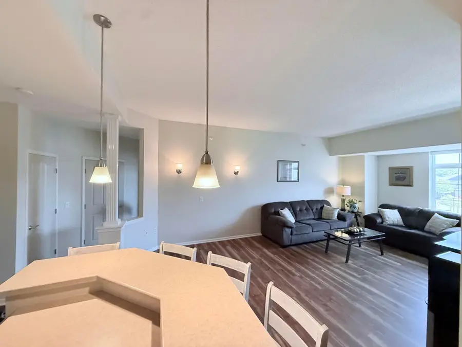 649 Old Highway 8 Nw #306, New Brighton, MN 55112 - #3