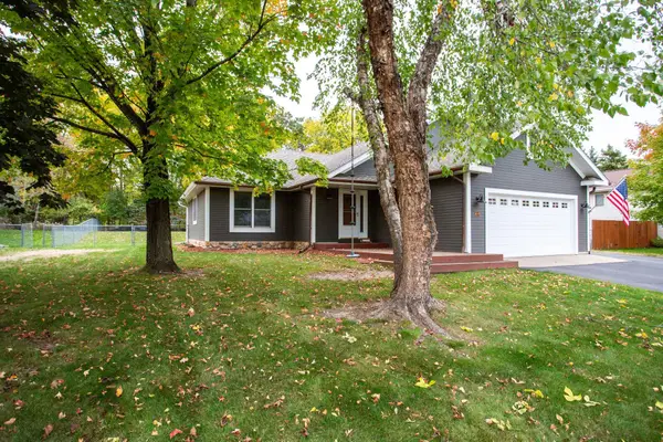 911 Grandview Drive, Hudson, WI 54016