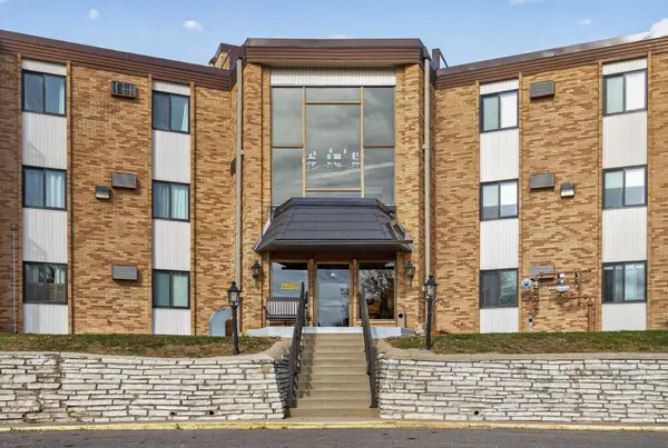 2690 Oxford Street N #219, Roseville, MN 55113