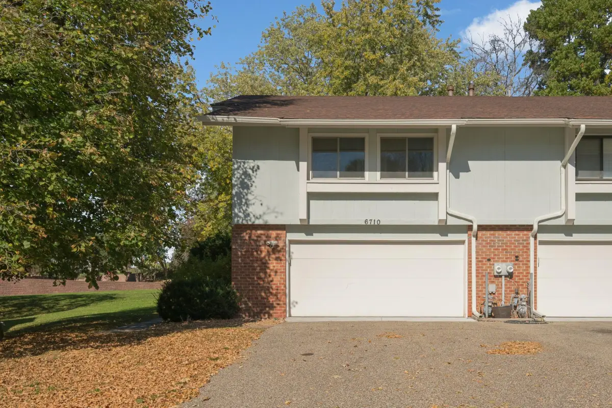 6710 Buckingham Bay, Woodbury, MN 55125 - #1