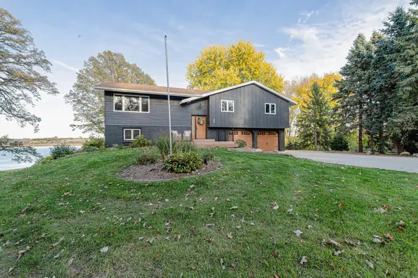 2400 Auburn Drive, Victoria, MN 55386