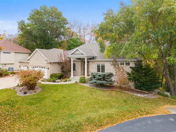 542 Majestic Oaks Court, Eagan, MN 55123