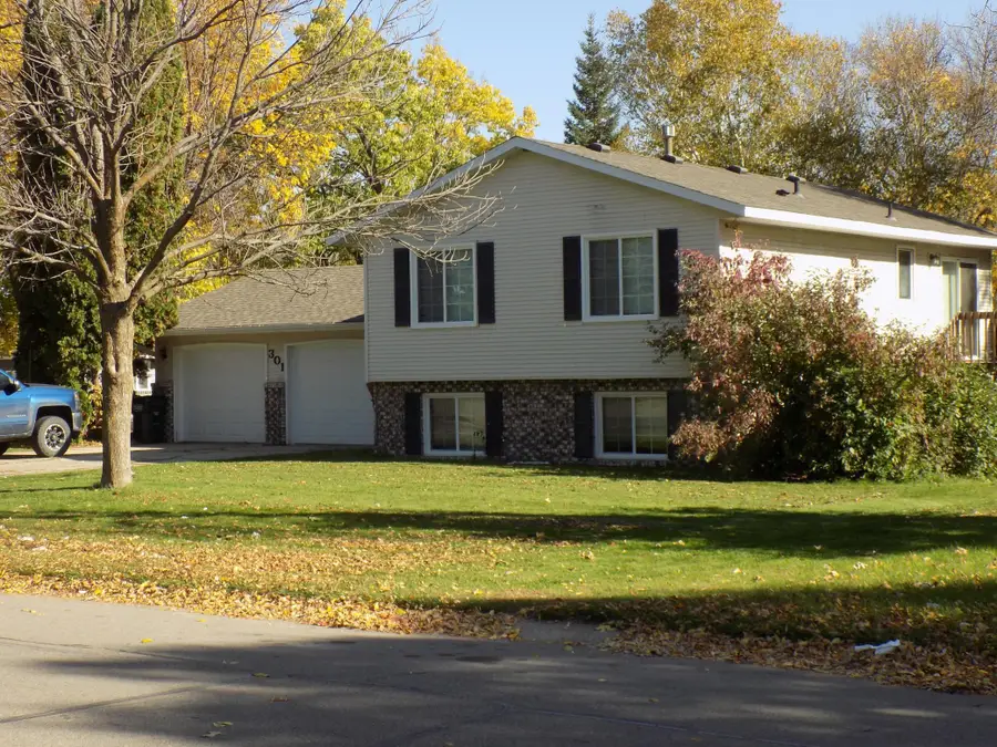 301 23rd Street Se, Willmar, MN 56201 - #2