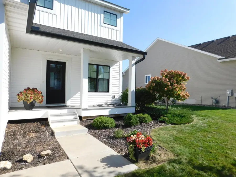 3233 Lilac Avenue N, Lake Elmo, MN 55042 - #3