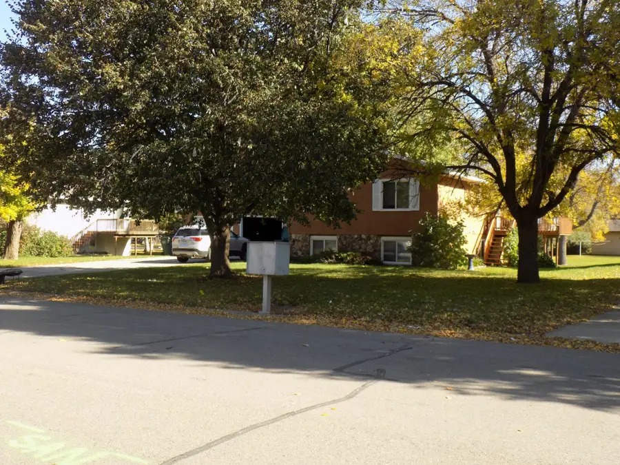 305 23rd Street Se, Willmar, MN 56201 - #2
