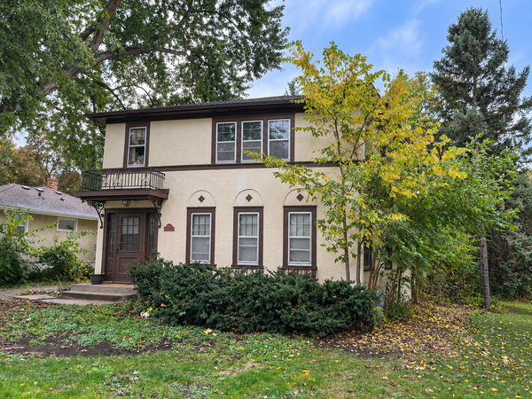 1370 Almond Avenue, Saint Paul, MN 55108
