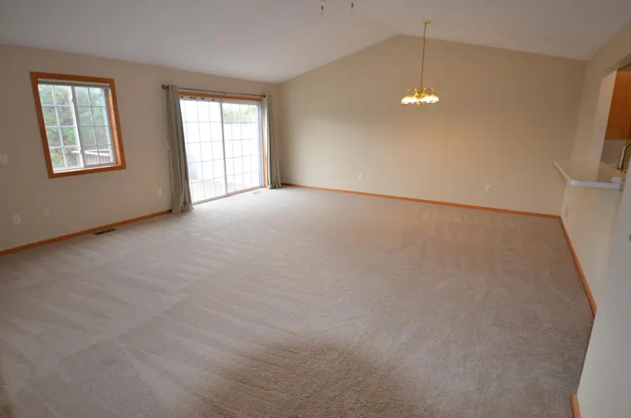 194 Emerson Avenue E, West Saint Paul, MN 55118 - #3
