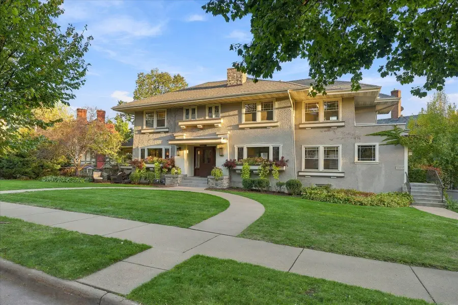 1221 / 1223 Mount Curve Avenue, Minneapolis, MN 55403 - #2