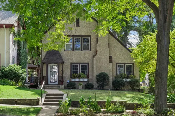 2050 Palace Avenue, Saint Paul, MN 55105
