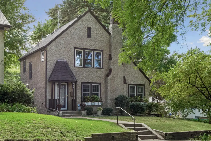 2050 Palace Avenue, Saint Paul, MN 55105 - #2