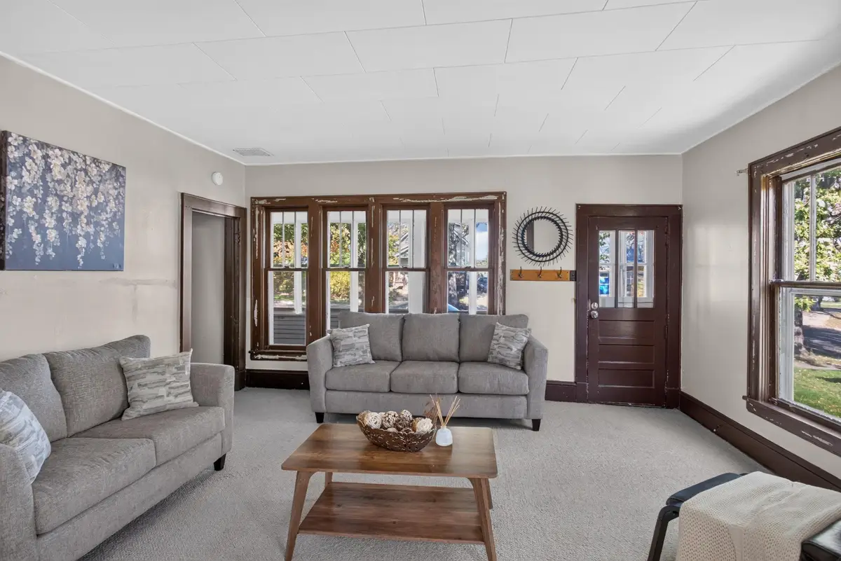 604 Nevada Avenue E, Saint Paul, MN 55130 - #1
