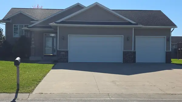 2100 Paradise Road, Albert Lea, MN 56007