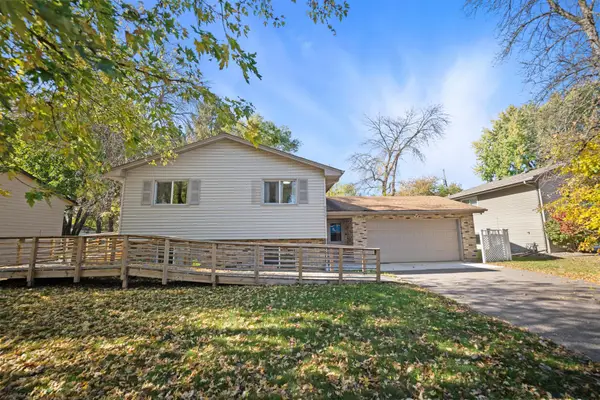 6517 Edgewood Avenue N, Brooklyn Park, MN 55428