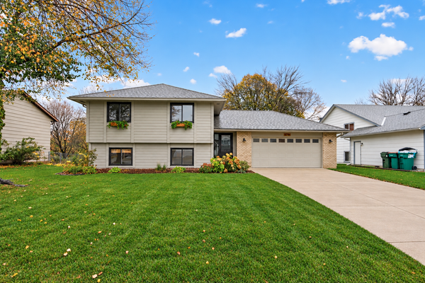 9791 Pierce Street Ne, Blaine, MN 55434