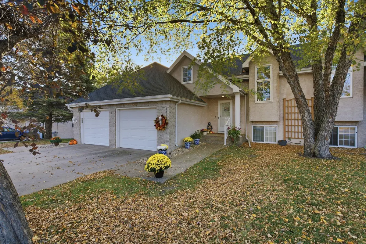 2215 10th Avenue Se, Willmar, MN 56201 - #1