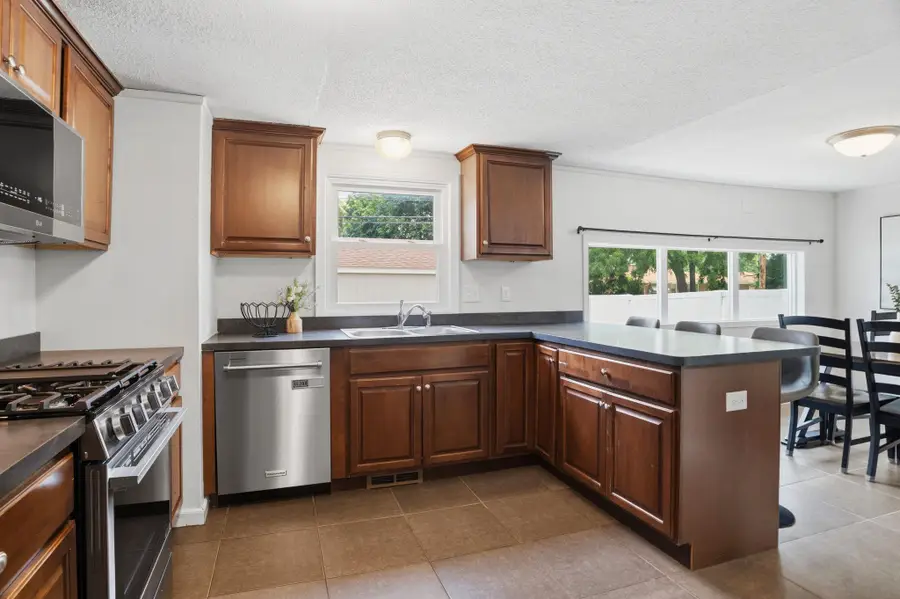 8841 Nicollet Avenue S, Bloomington, MN 55420 - #3