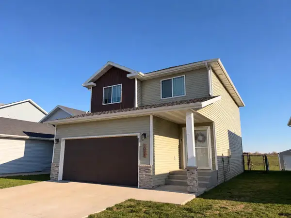 1074 Highland Lane W, West Fargo, ND 58078
