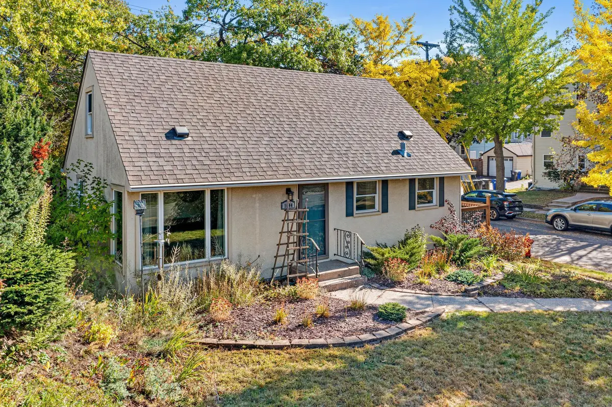 1044 Lexington Parkway N, Saint Paul, MN 55103 - #1