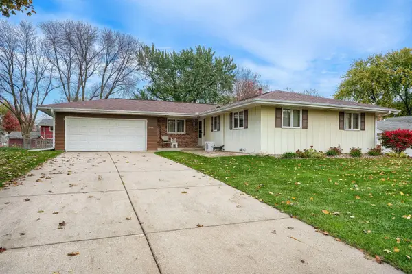 2100 Tamarack Lane, Burnsville, MN 55337