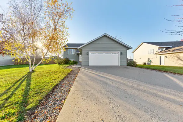 216 Grovebrook Circle, Mankato, MN 56001