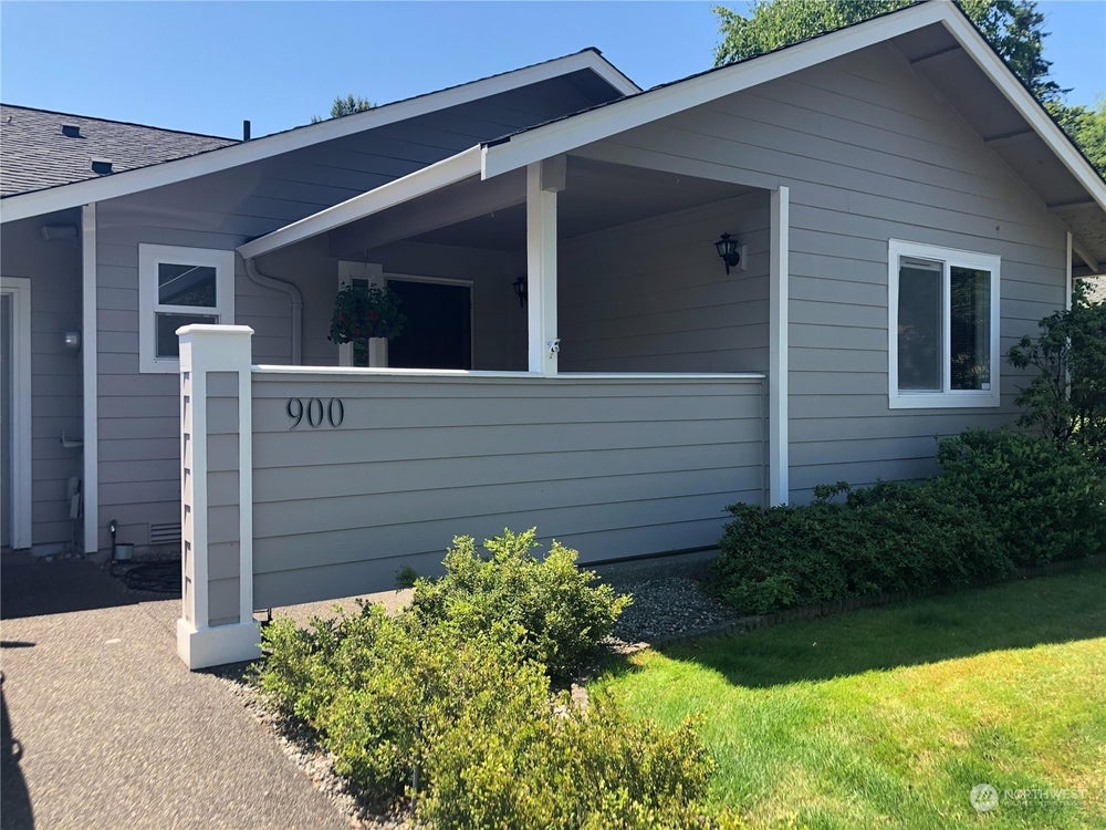 900 NW Leisure Lane, Bremerton, WA 98311 BHGRE