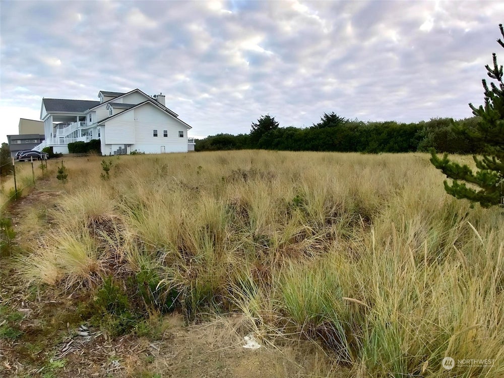 863 Ocean Shores Boulevard Nw 26, 28 & 30, Ocean Shores, WA 98569 BHGRE