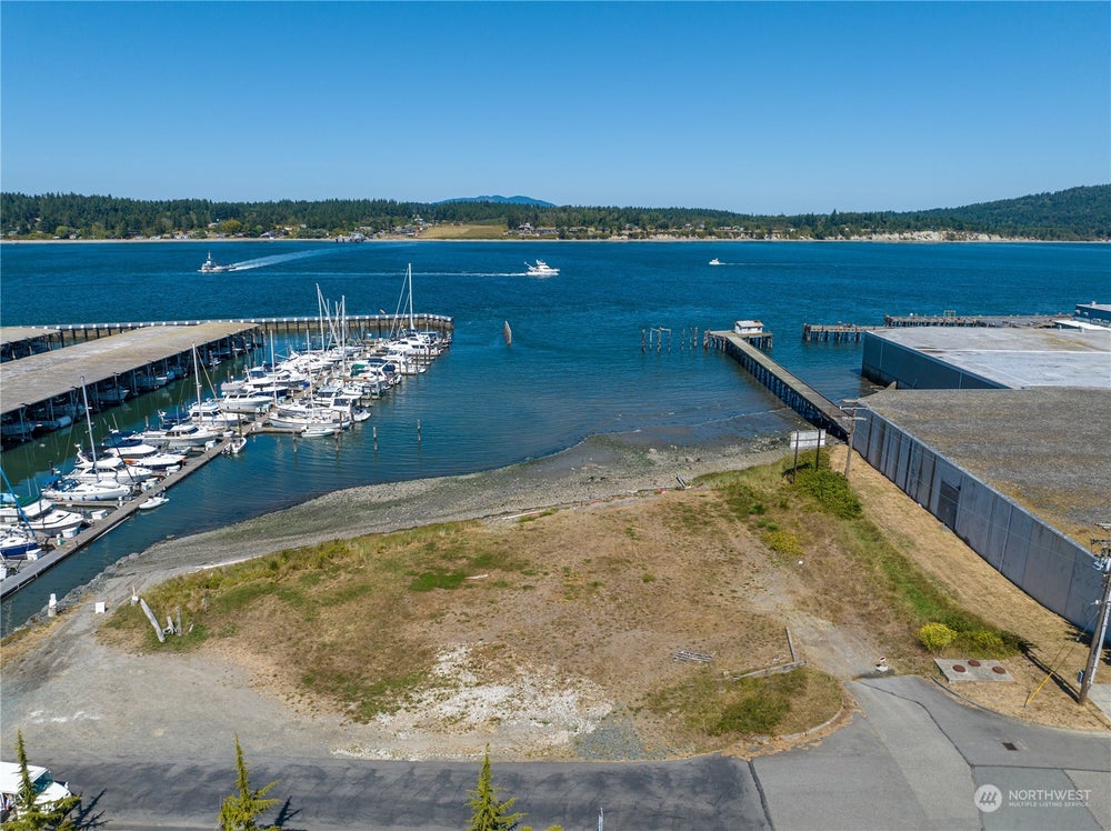 1502 5th Street, Anacortes, WA 98221 - BHGRE