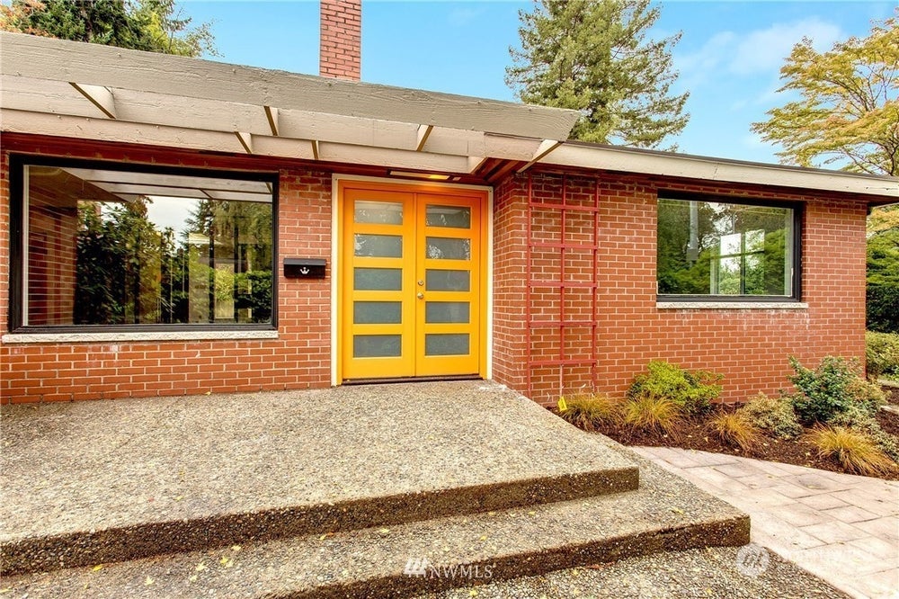 8456 SE 40th St, Mercer Island, WA 98040 BHGRE