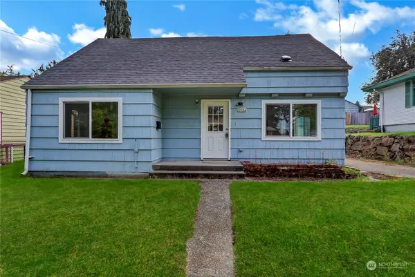 12034 68th Avenue S, Seattle, WA 98178