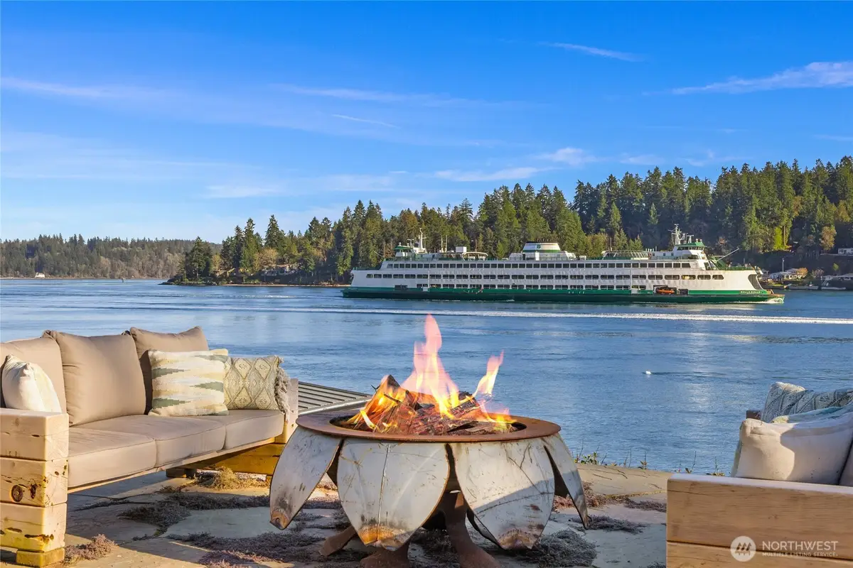 3142 Point White Drive Ne, Bainbridge Island, WA 98110 - Image #1