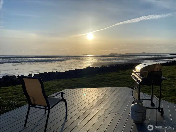 633 St. Route 101, Chinook, WA 98614