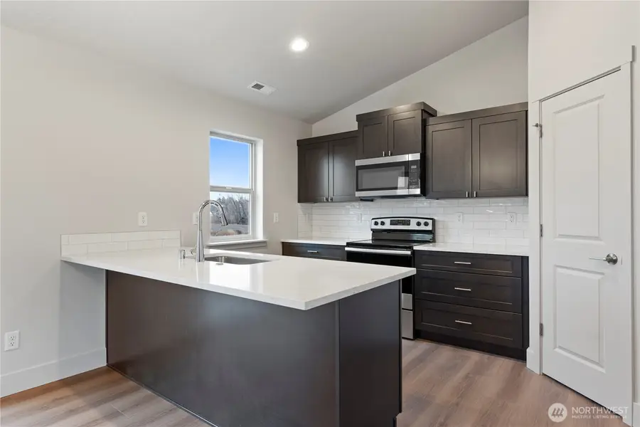 202 N Sandy Loop, Moses Lake, WA 98837 - Image #2