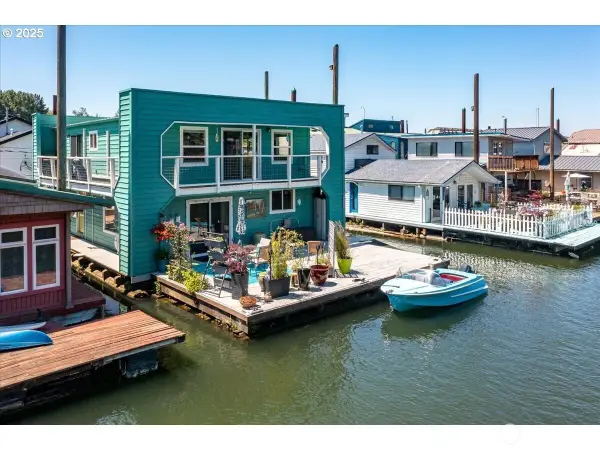 414 N Tomahawk Island Drive, Portland, OR 97217