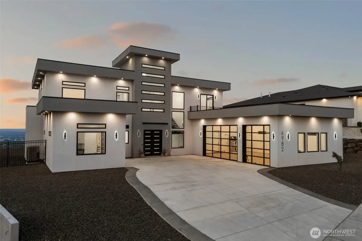 6982 W 22nd Ave, Kennewick, WA 99338 - #1