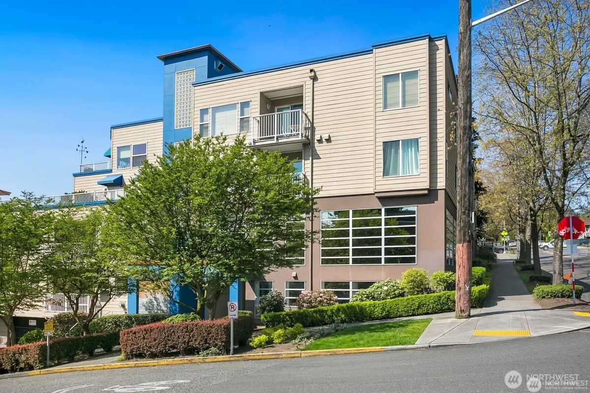 3919 Latona Avenue Ne #402, Seattle, WA 98105 - Image #1