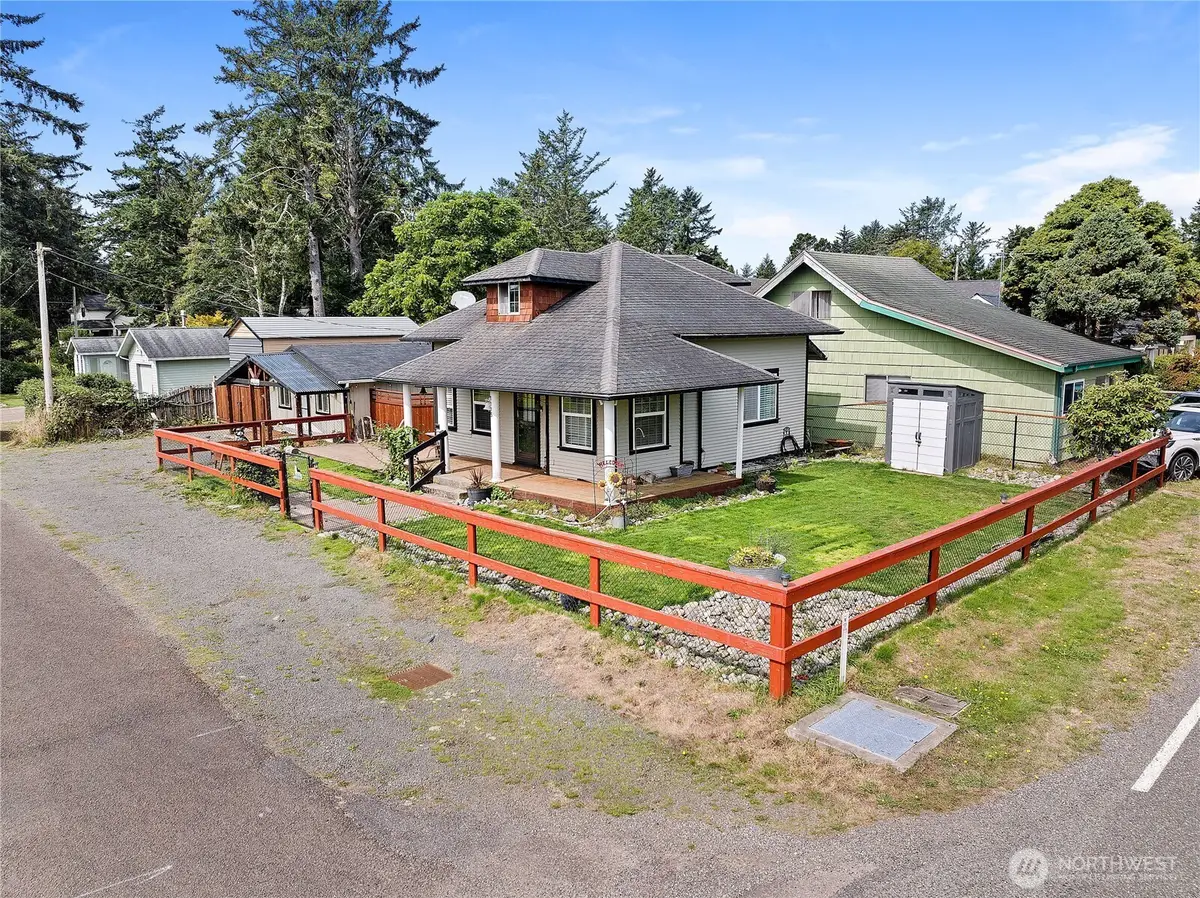 1115 31st St, Seaview, WA 98644 - Image #1