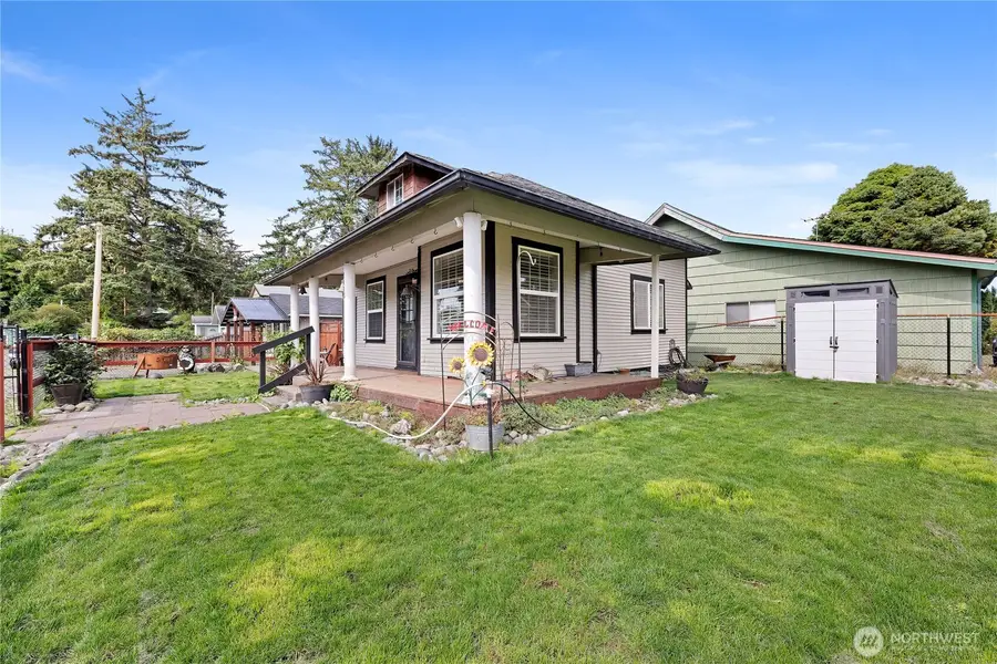 1115 31st St, Seaview, WA 98644 - Image #2