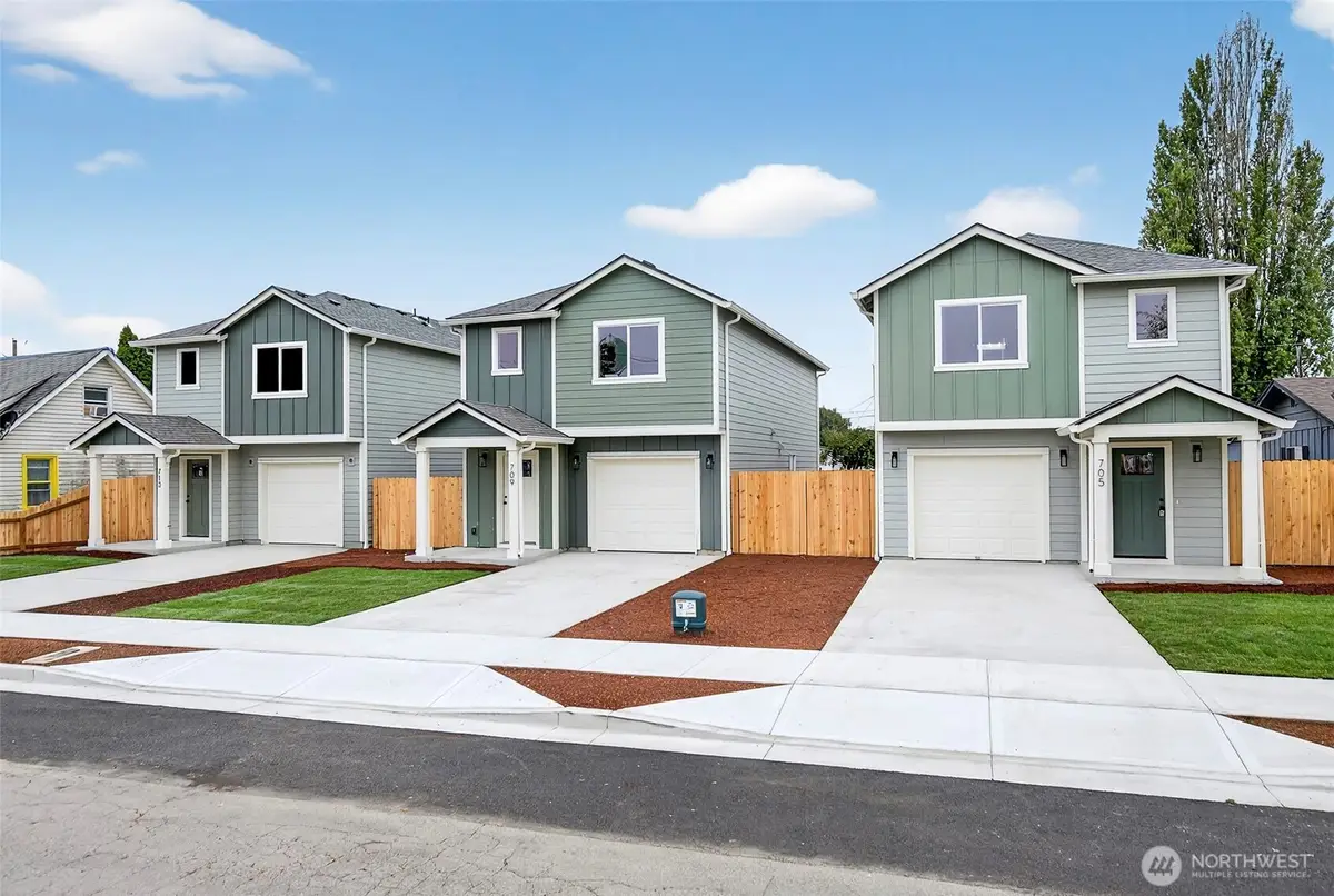 709 S 9th Avenue, Kelso, WA 98626 - #1