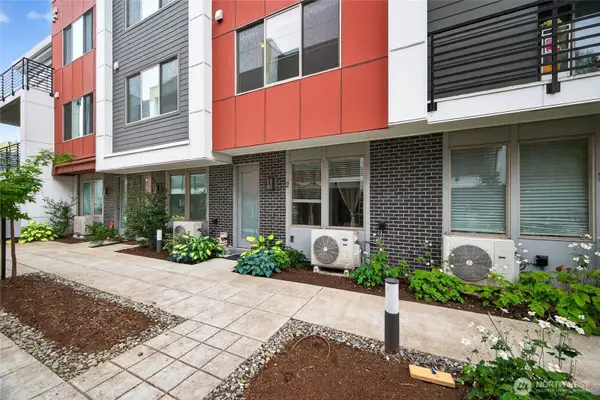 11521 117th Lane Ne #2, Kirkland, WA 98033