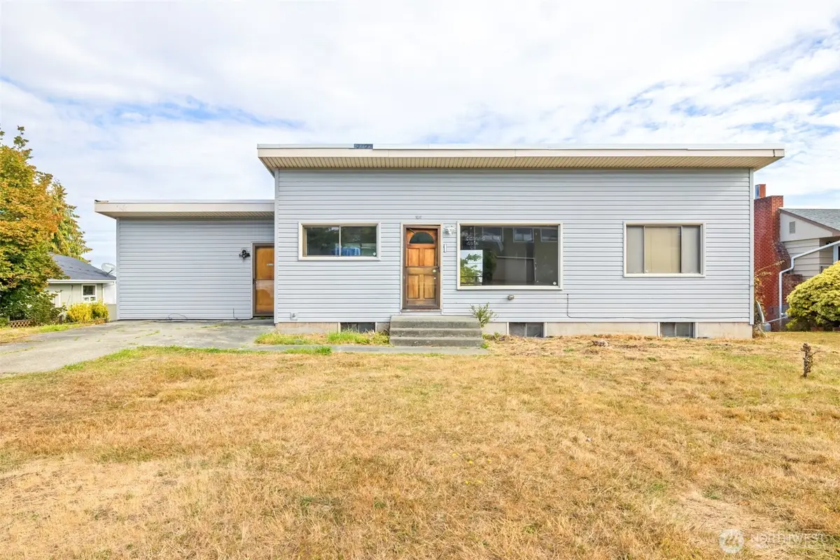 1629 W 7th Street, Port Angeles, WA 98363 - Image #1