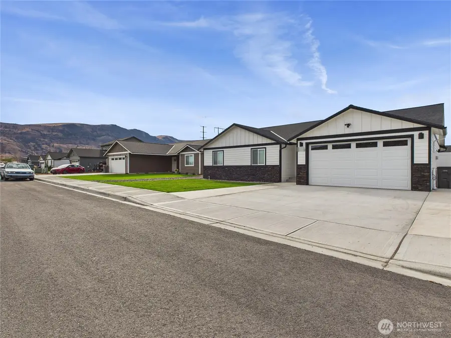 1408 Douglas Avenue, Rock Island, WA 98850 - Image #2