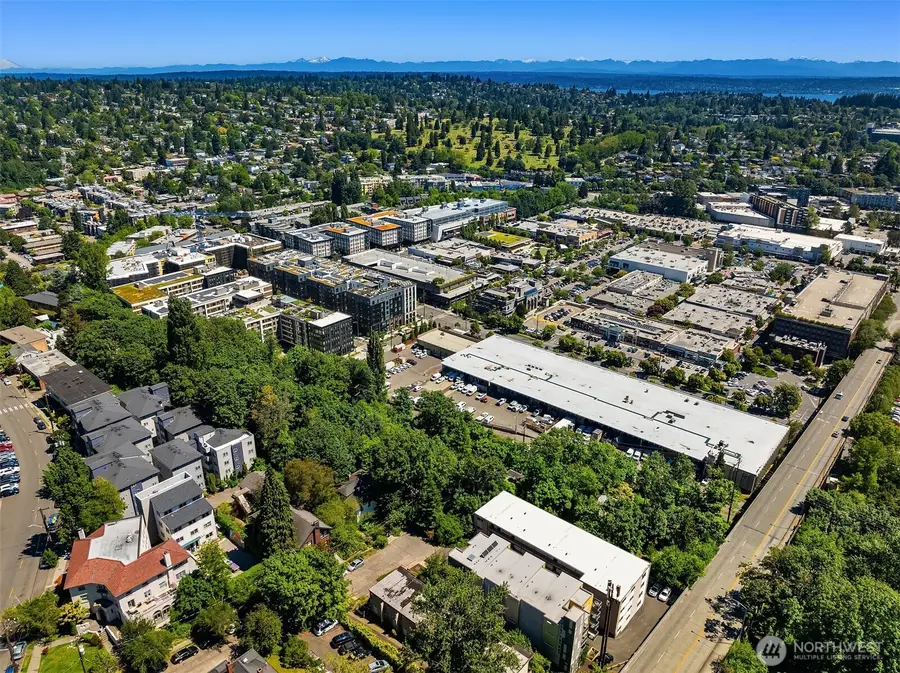 2249 NE 46th Street, Seattle, WA 98105 - Image #2
