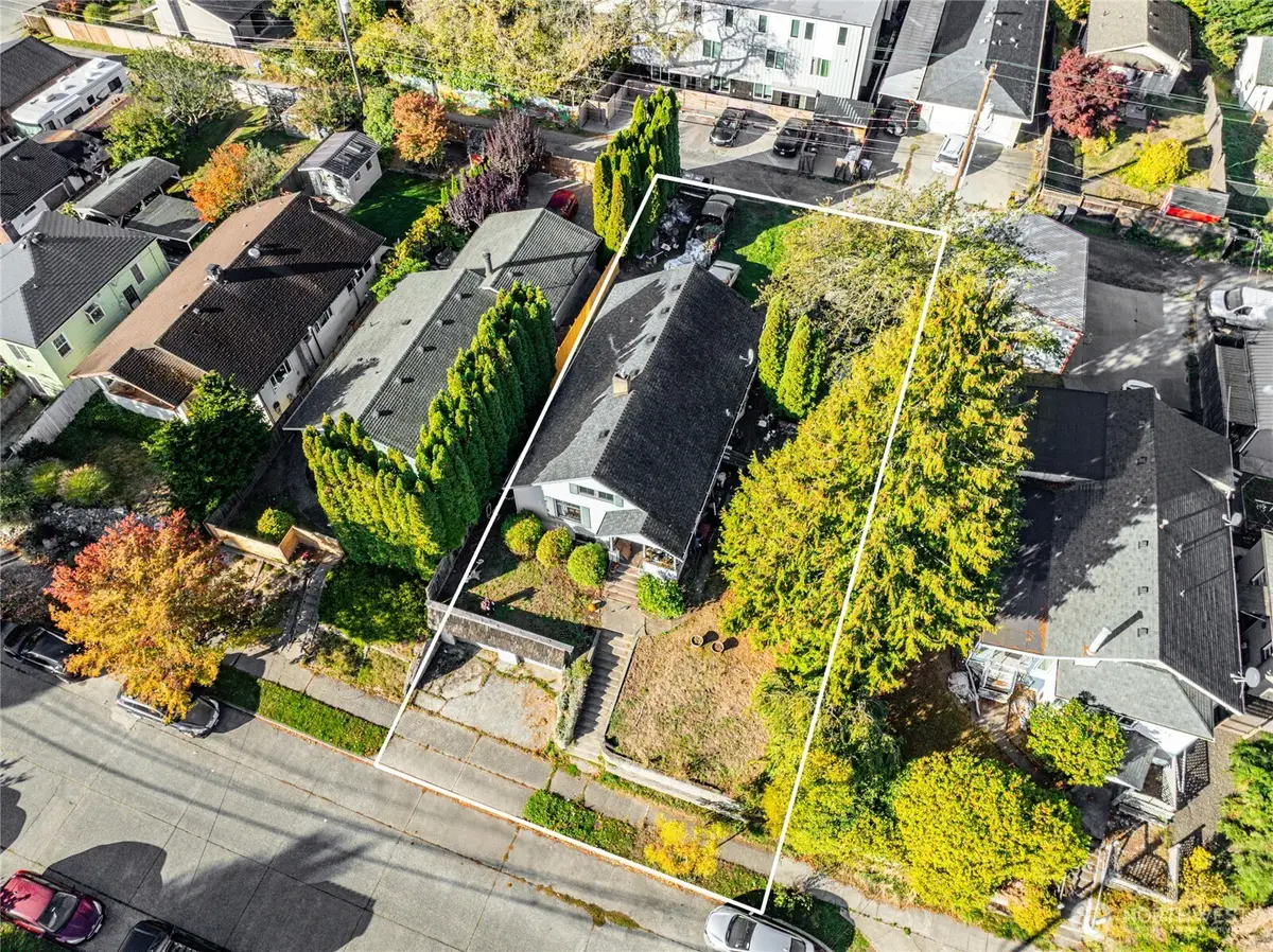 9237 18th Avenue Sw, Seattle, WA 98106 - Image #1