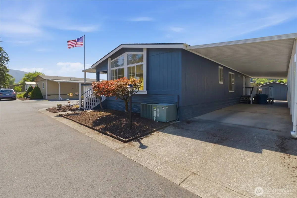 318 Peacock Lane, Kelso, WA 98626 - #1